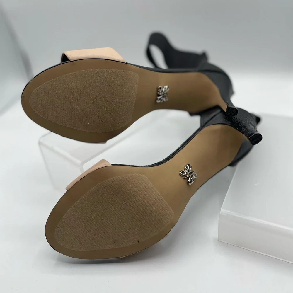 Simply Vera Vera Wang, Black and Tan heels, ankle strap back zip, size 6